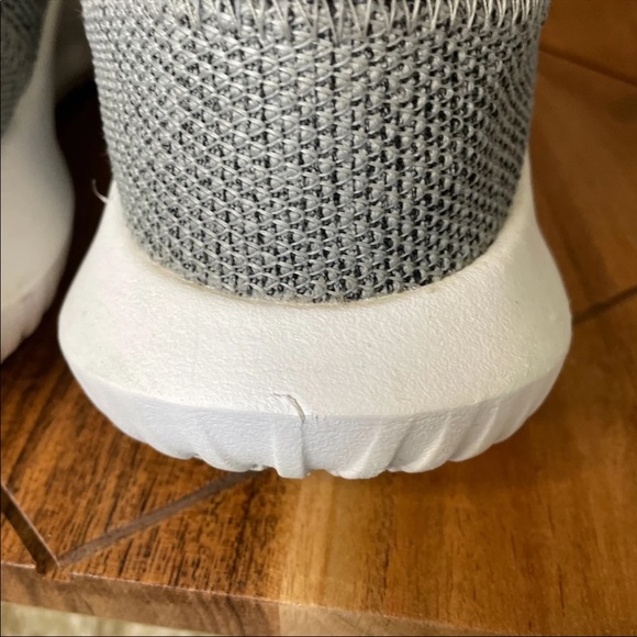 ❗️SOLD❗️Women’s size 7.5 Adidas Tubular sneakers - Picture 4 of 8